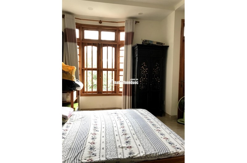 Sát Sân Bay TSN, Biệt Thự Gỗ Gò Vấp 5 Tầng Hầm 56M2, Xe Ben Ngủ Nhà, Ngang Gần 5M, Chỉ 9.8 T.ỷ